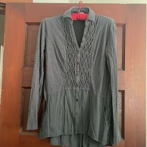 Light weight long sleeve top with pockets